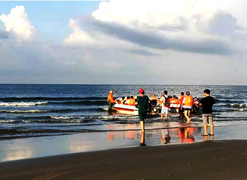 北海赶海挖螺,北海旅游